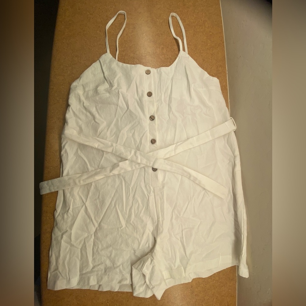 Cupshe women's white belted romper adjustable cami strap button closure Large 03